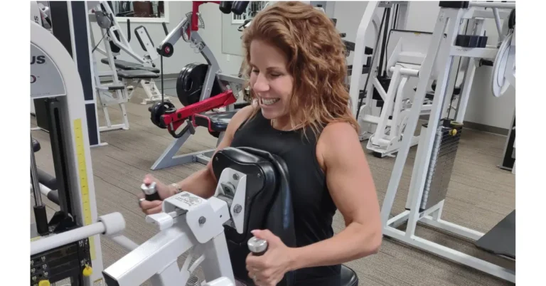 Elena M who does 2 workouts per week on the mid row